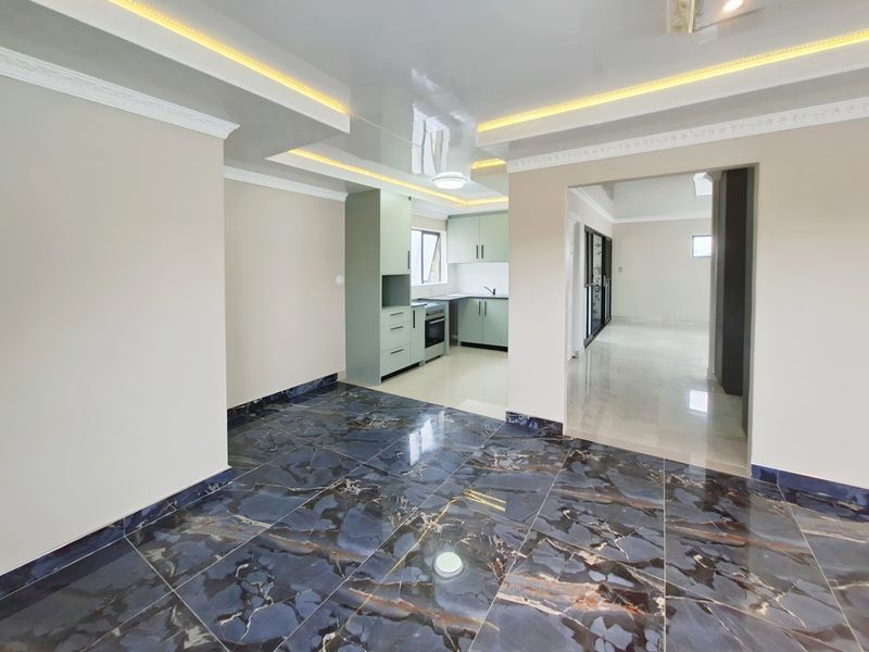 Stunning Newly Renovated 1-Bed Apartment with Walk-in Closet, Luxurious Ensuite and Balcony - Photo 7