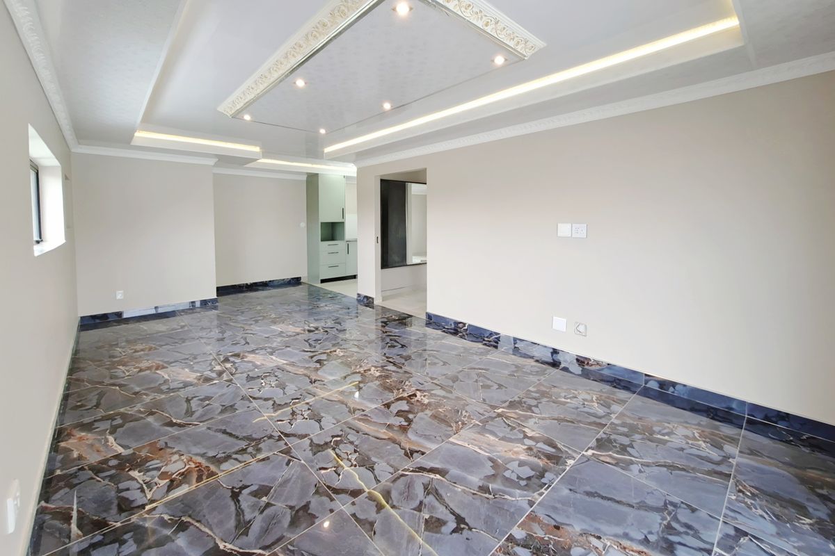 Stunning Newly Renovated 1-Bed Apartment with Walk-in Closet, Luxurious Ensuite and Balcony - Photo 3