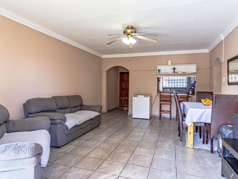 Townhouse For Sale in Strubensvallei, Roodepoort - Photo 10