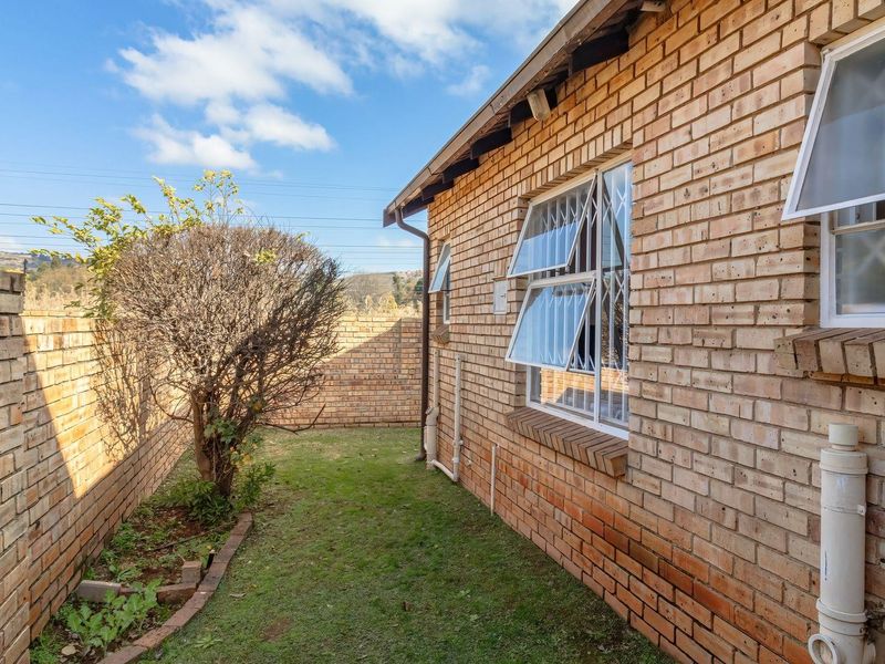 Townhouse For Sale in Strubensvallei, Roodepoort - Photo 8