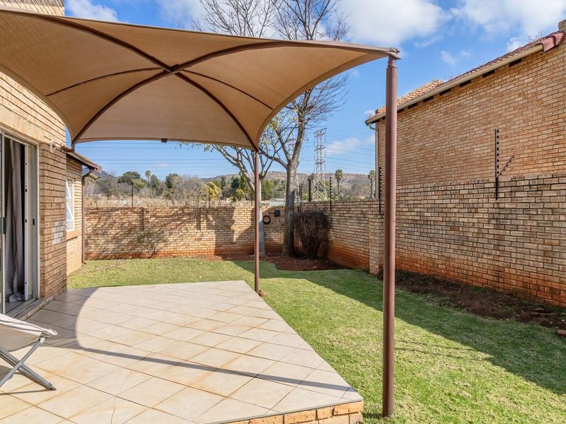 Townhouse For Sale in Strubensvallei, Roodepoort - Photo 6