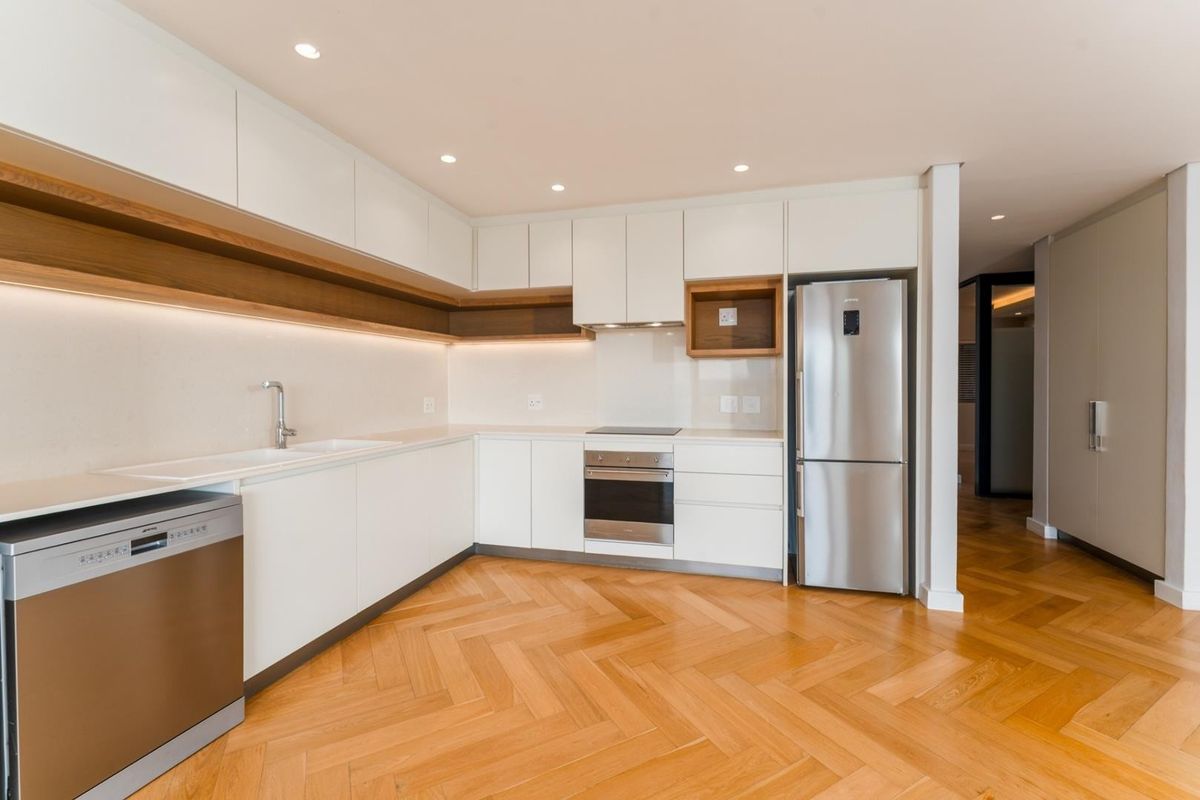 “Luxury Sea-Facing Apartment in Harbour Bay - Wake Up to False Bay Every Morning.” - Photo 4
