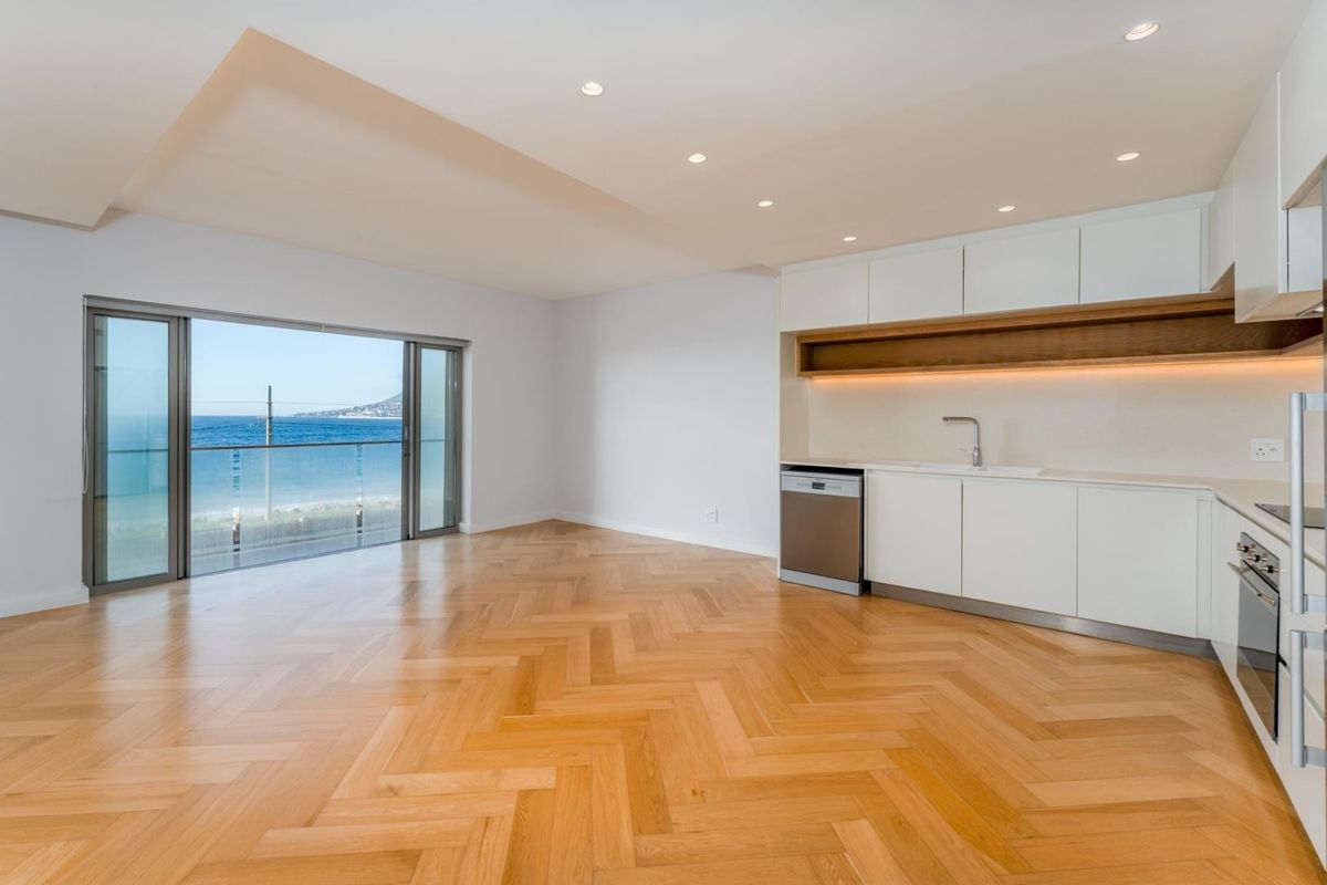 “Luxury Sea-Facing Apartment in Harbour Bay - Wake Up to False Bay Every Morning.” - Photo 2
