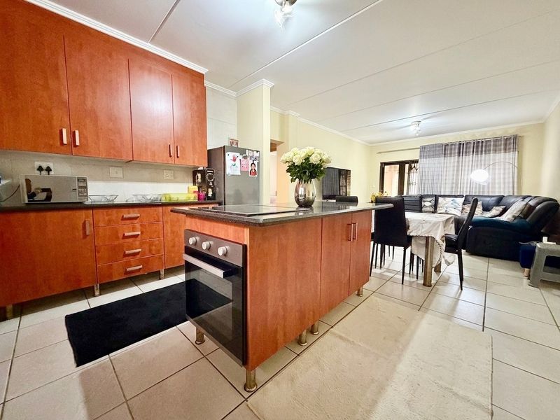 Apartment For Sale in Sunninghill, Sandton - Photo 2