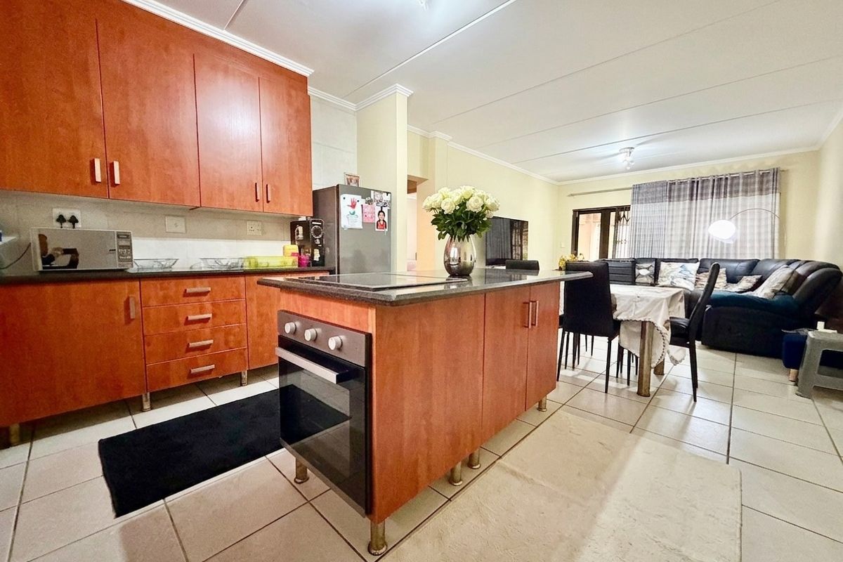 Apartment For Sale in Sunninghill, Sandton - Photo 2