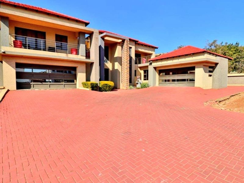 Exclusive Mansion available for sale - Photo 1