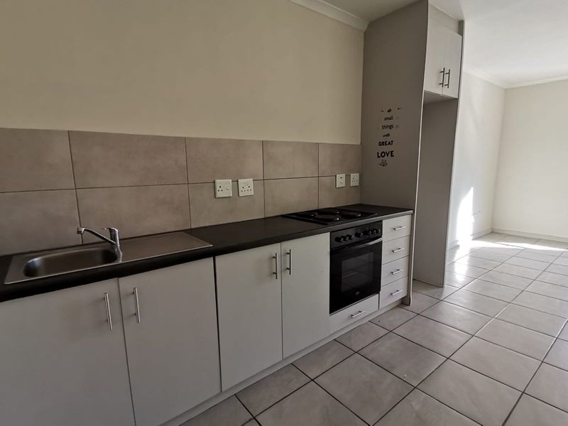 Investment Opportunity - One Bedroom Apartment For Sale at La Vie Estate in Paarl - Photo 5
