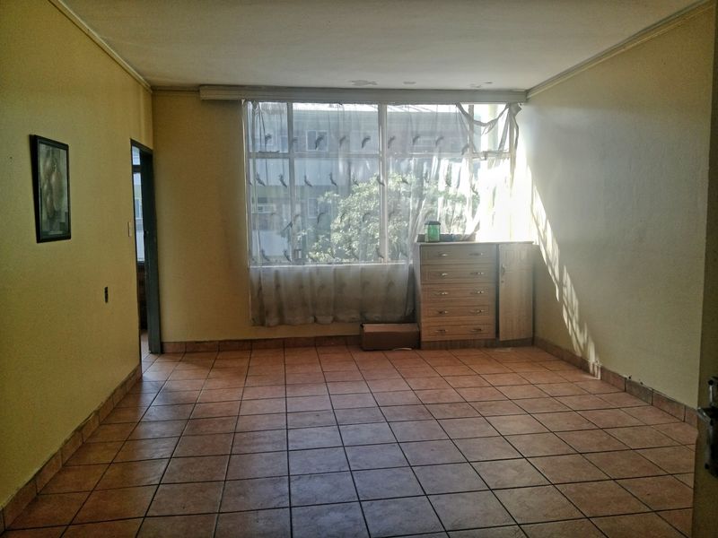 Investment Opportunity on a 2.5 Bedroom Apartment For Sale in Sunnyside, Pretoria - Photo 10