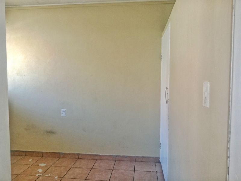 Investment Opportunity on a 2.5 Bedroom Apartment For Sale in Sunnyside, Pretoria - Photo 8