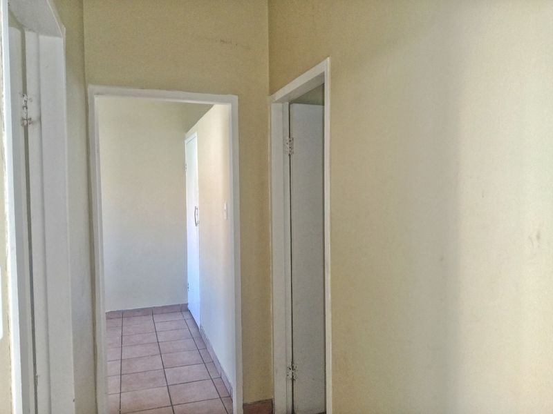 Investment Opportunity on a 2.5 Bedroom Apartment For Sale in Sunnyside, Pretoria - Photo 7