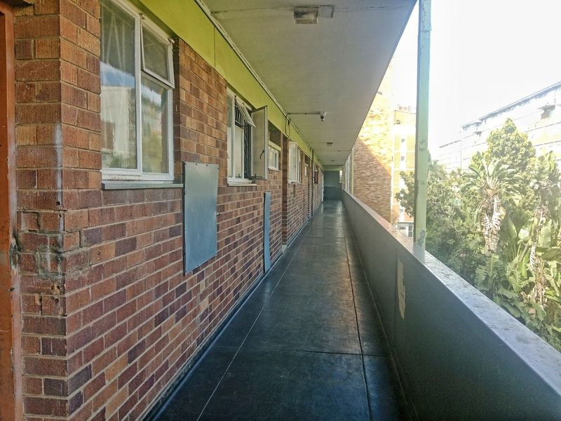 Investment Opportunity on a 2.5 Bedroom Apartment For Sale in Sunnyside, Pretoria - Photo 1