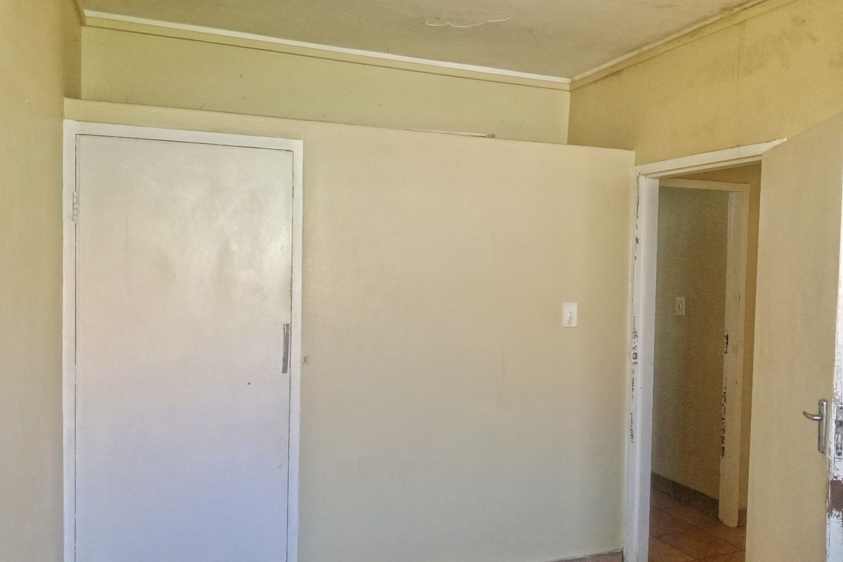 Investment Opportunity on a 2.5 Bedroom Apartment For Sale in Sunnyside, Pretoria - Photo 5