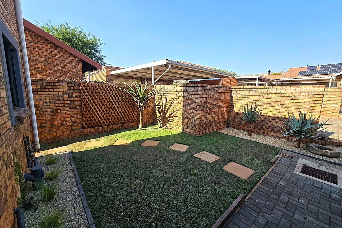 3 Bedroom Double Storey Home To Rent in Magalieskruin. - Photo 4