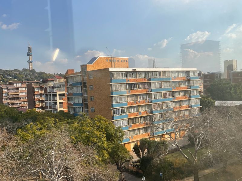 Investment Apartment For Sale in Sunnyside. - Photo 1