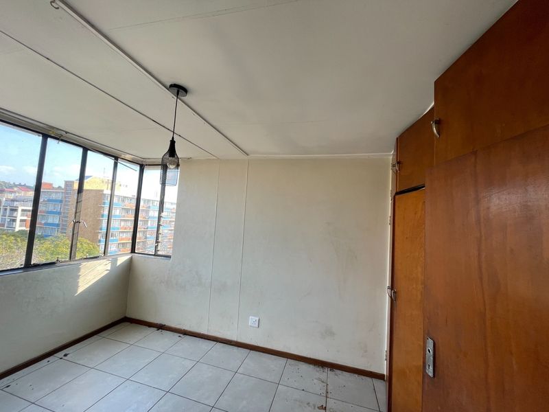Investment Apartment For Sale in Sunnyside. - Photo 6