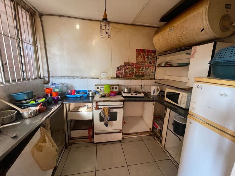 Investment Apartment For Sale in Sunnyside. - Photo 2