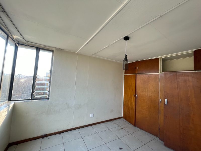 Investment Apartment For Sale in Sunnyside. - Photo 4