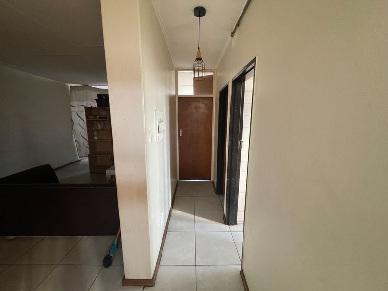 Investment Apartment For Sale in Sunnyside. - Photo 3
