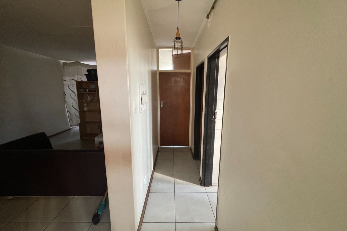 Investment Apartment For Sale in Sunnyside. - Photo 3