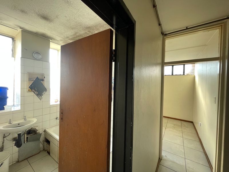 Investment Apartment For Sale in Sunnyside. - Photo 10