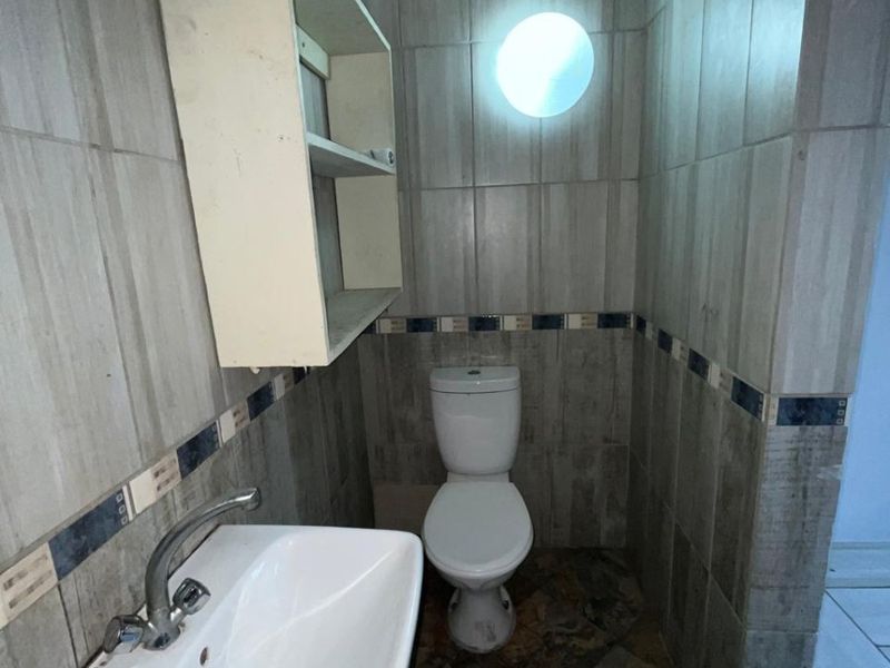 Bachelor Flat - Ideal for Single Professional or Student - Photo 4