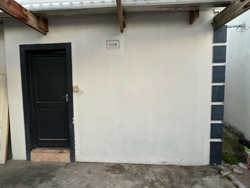 Bachelor Flat - Ideal for Single Professional or Student - Photo 2