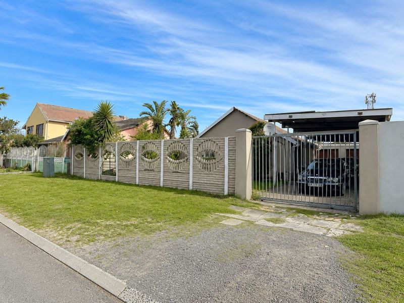 Solid Family Home with Endless Potential | Flatlet Opportunity | Double Garage | Parking for 6 - Photo 1