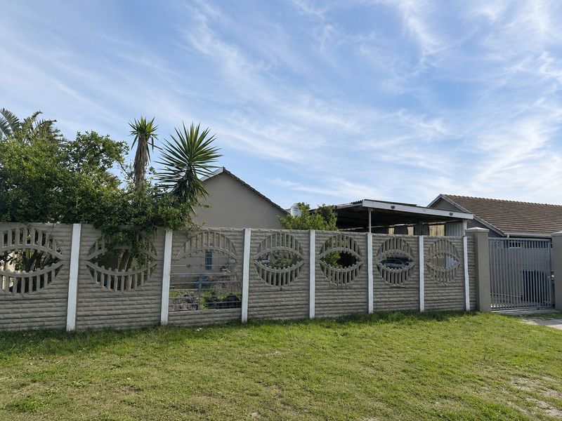 Solid Family Home with Endless Potential | Flatlet Opportunity | Double Garage | Parking for 6 - Photo 2