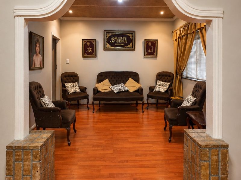 Solid Family Home with Endless Potential | Flatlet Opportunity | Double Garage | Parking for 6 - Photo 9
