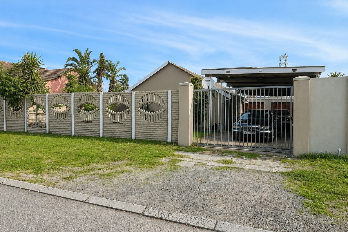 Solid Family Home with Endless Potential | Flatlet Opportunity | Double Garage | Parking for 6 - Photo 3