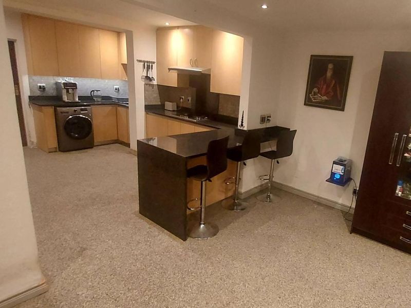 3 Bedroom House for Sale in Bryanston - Photo 4