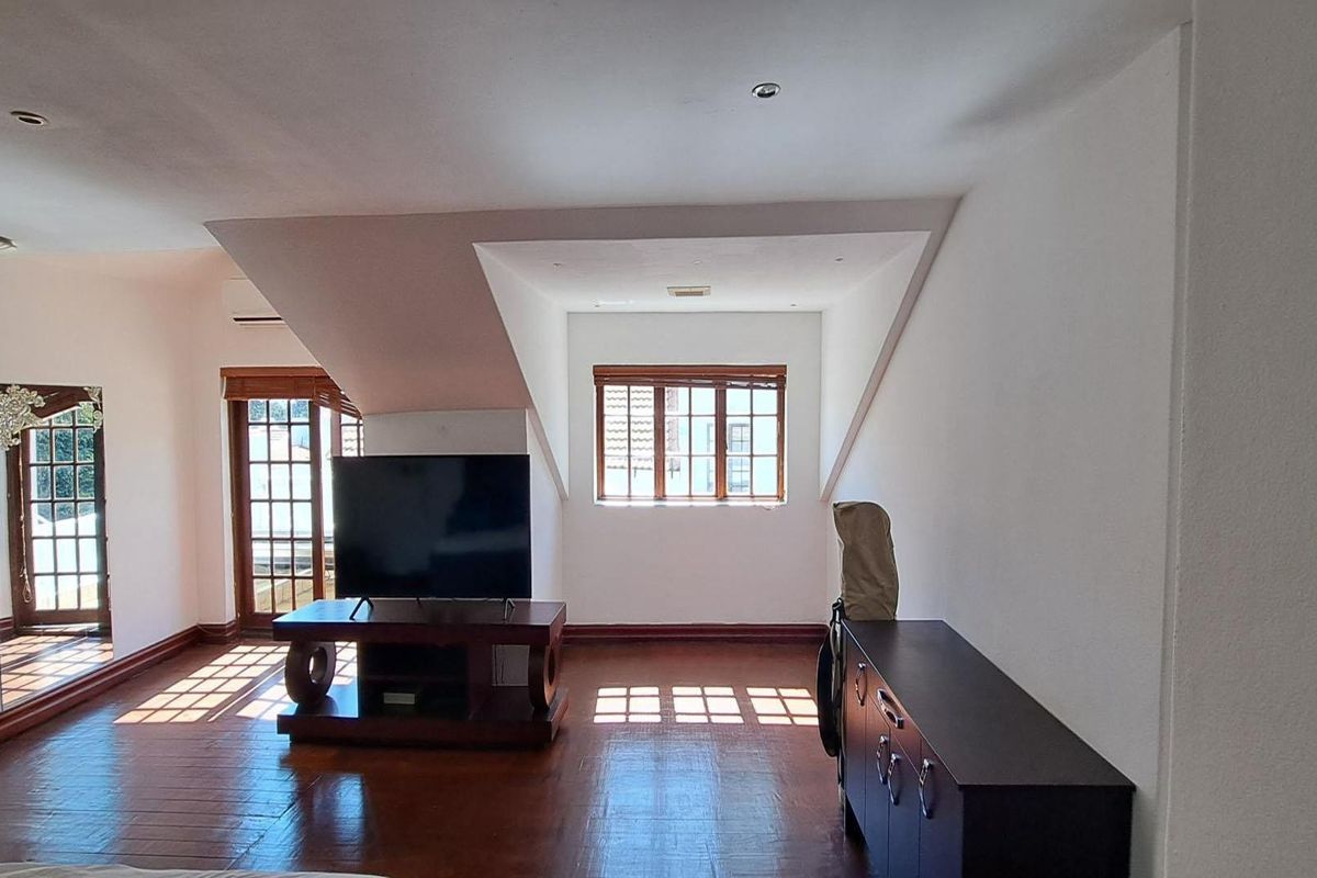 3 Bedroom House for Sale in Bryanston - Photo 2
