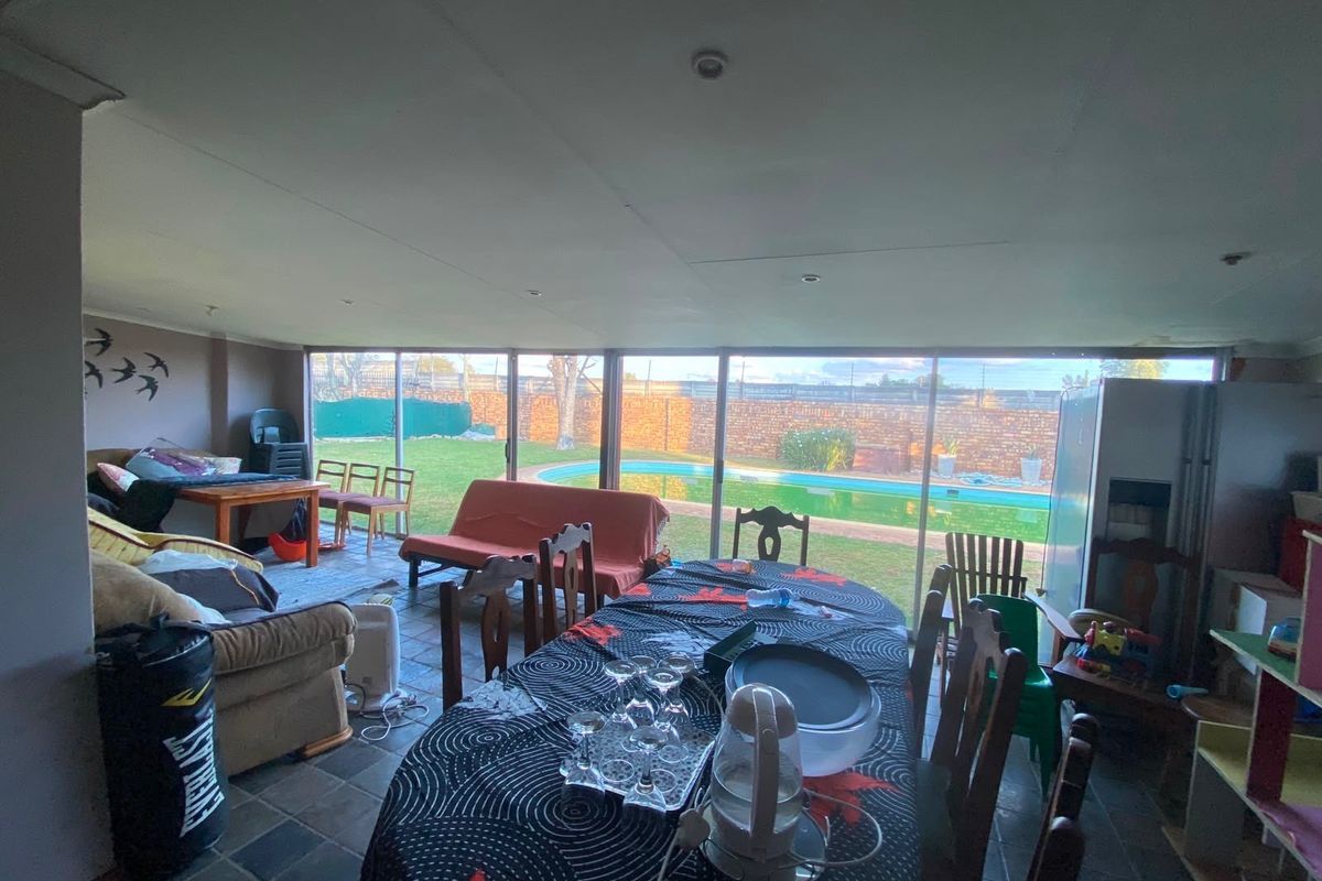 Four bedroom House For Sale in Bester - Photo 4