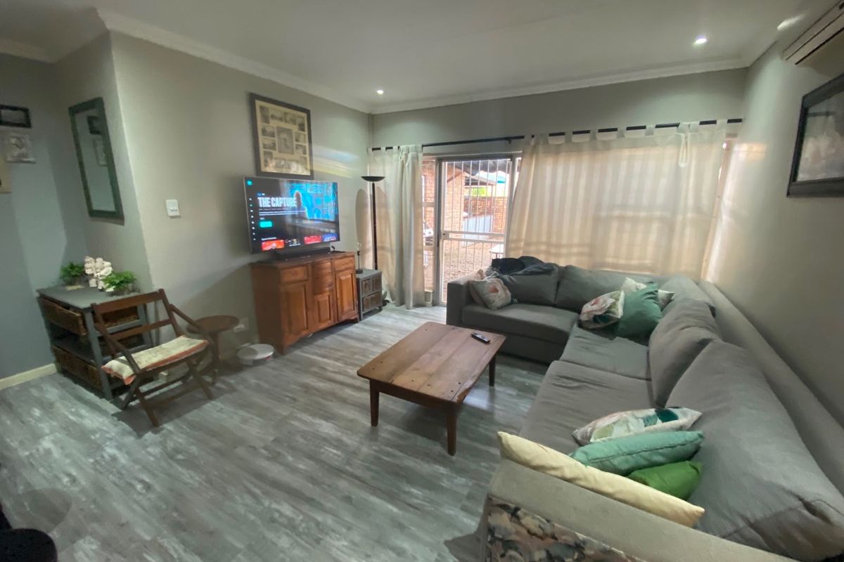 Four bedroom House For Sale in Bester - Photo 3