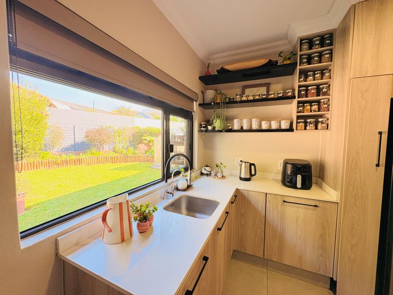 Newly Renovated 3 Bedroom Townhouse For Sale in Garsfontein - Photo 6