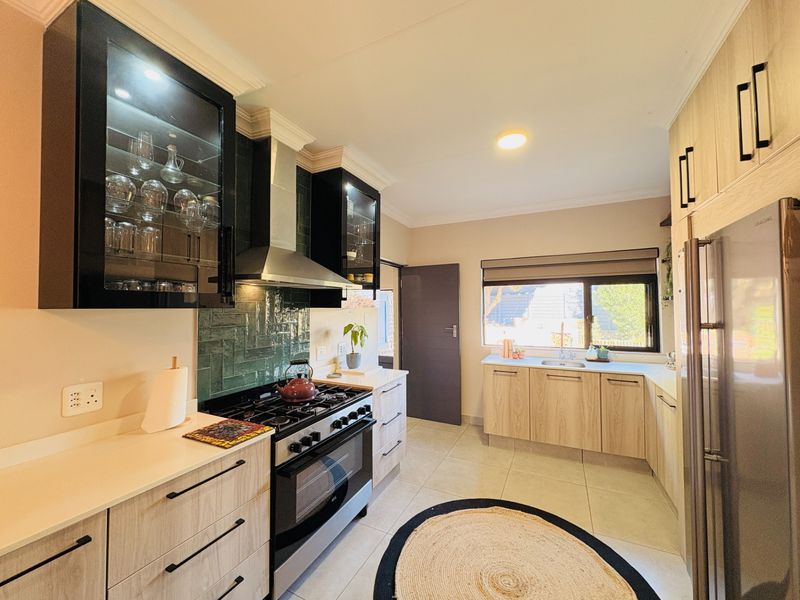 Newly Renovated 3 Bedroom Townhouse For Sale in Garsfontein - Photo 3