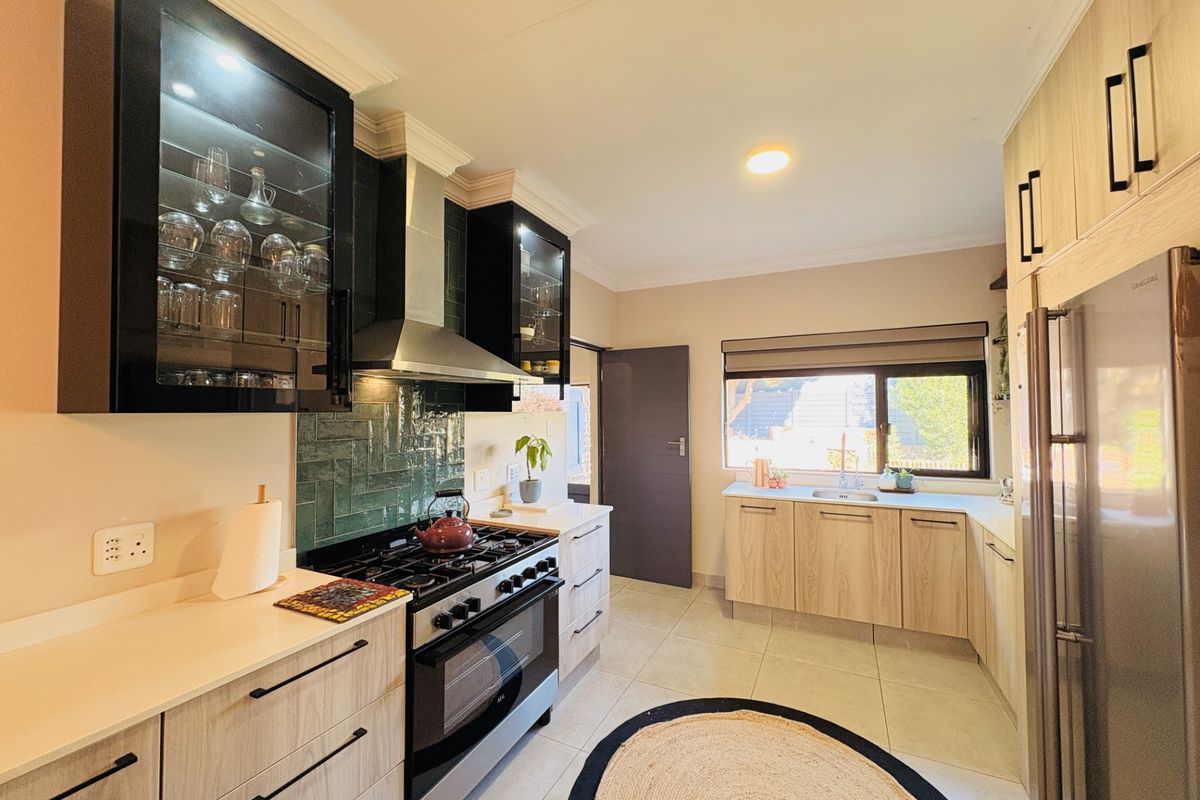 Newly Renovated 3 Bedroom Townhouse For Sale in Garsfontein - Photo 3