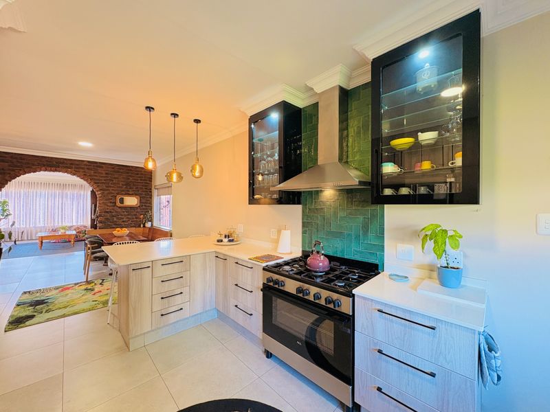 Newly Renovated 3 Bedroom Townhouse For Sale in Garsfontein - Photo 5