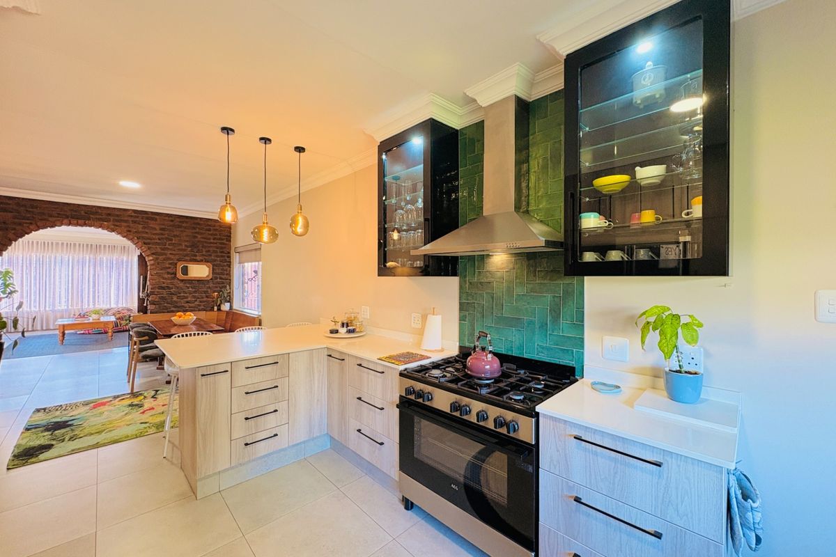 Newly Renovated 3 Bedroom Townhouse For Sale in Garsfontein - Photo 5