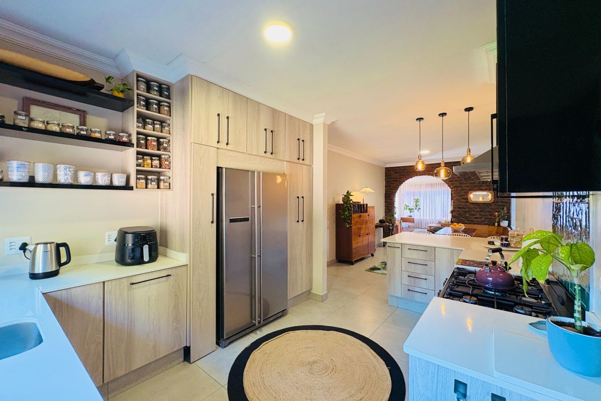 Newly Renovated 3 Bedroom Townhouse For Sale in Garsfontein - Photo 4