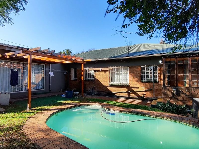 House For Sale in Symhurst, Germiston - Photo 1