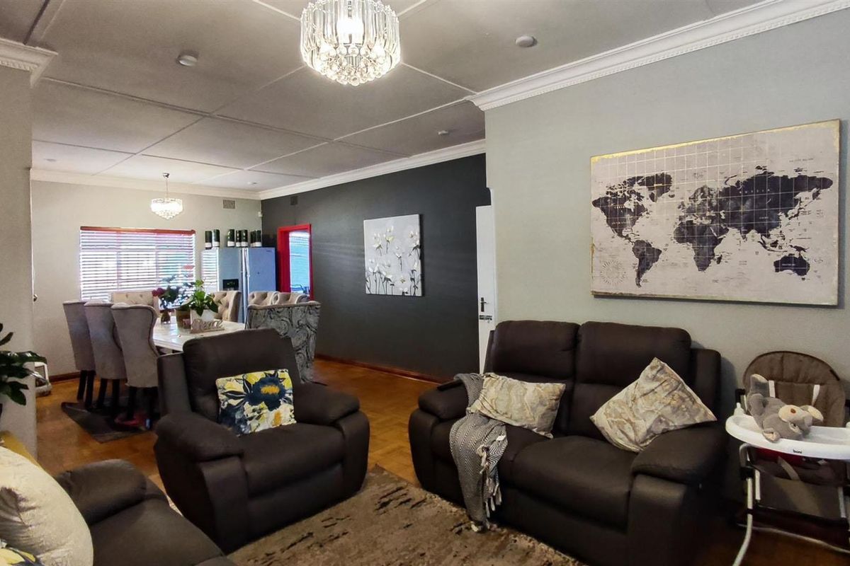 House For Sale in Symhurst, Germiston - Photo 4