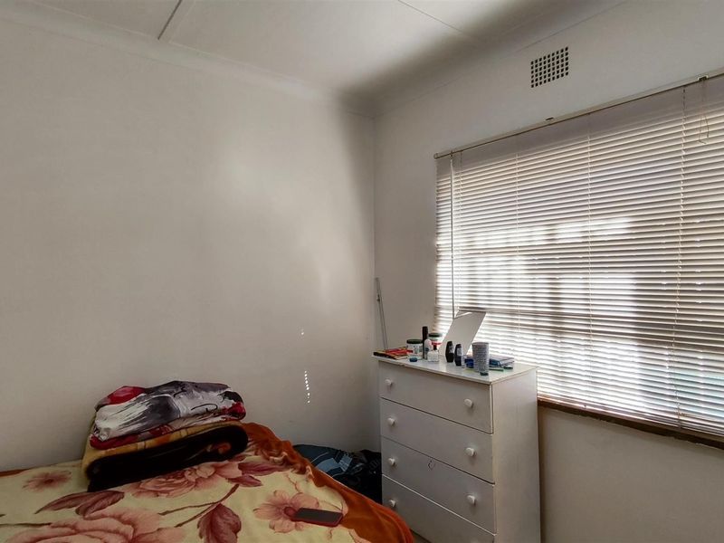 House For Sale in Symhurst, Germiston - Photo 9