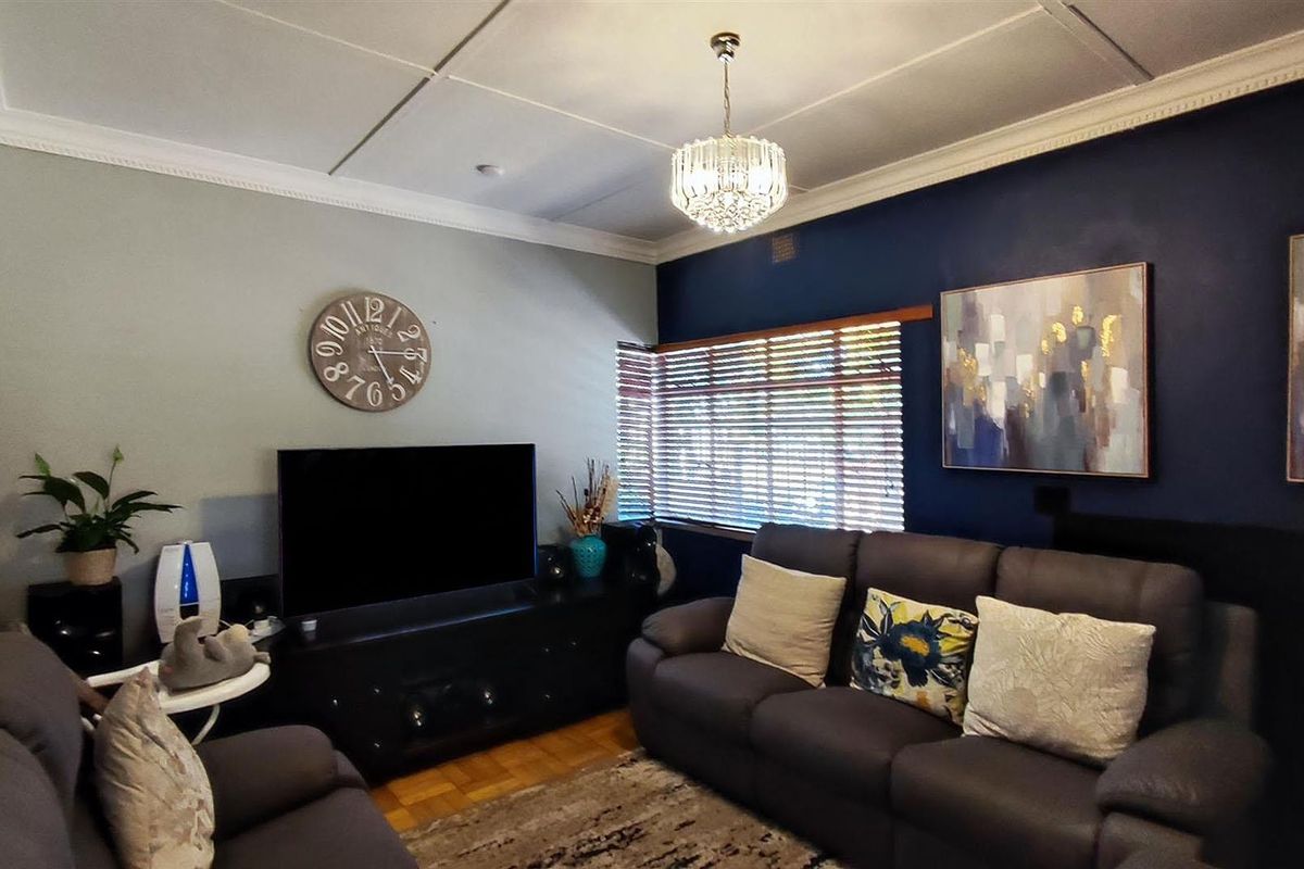 House For Sale in Symhurst, Germiston - Photo 3