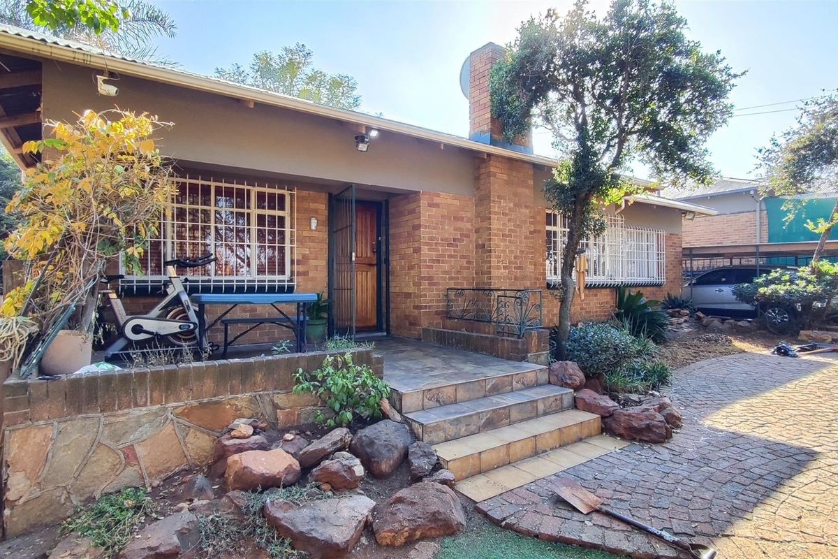 House For Sale in Symhurst, Germiston - Photo 2