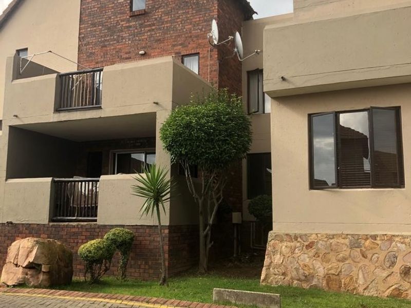 Townhouse For Sale in Winchester Hills, Johannesburg - Photo 1