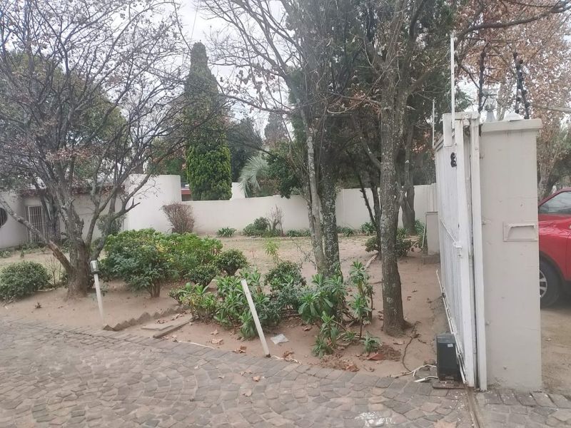Set on an expansive 1,548 sqm stand property for sale in Buccleuch - Photo 4