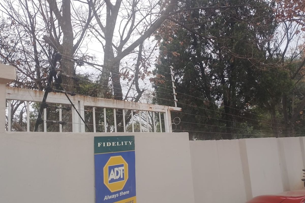 Set on an expansive 1,548 sqm stand property for sale in Buccleuch - Photo 3