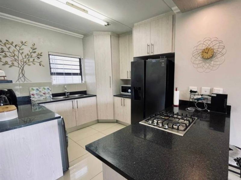 Apartment To Rent in EDWARD PLACE ,Carlswald Estate, Midrand - Photo 7