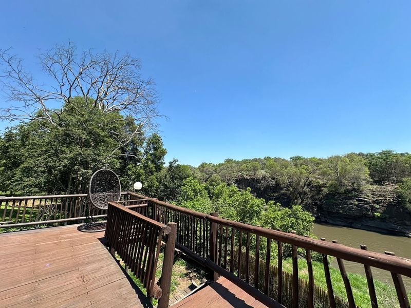 River Frontage House in the Crocodile River Reserve Lanseria - Photo 5